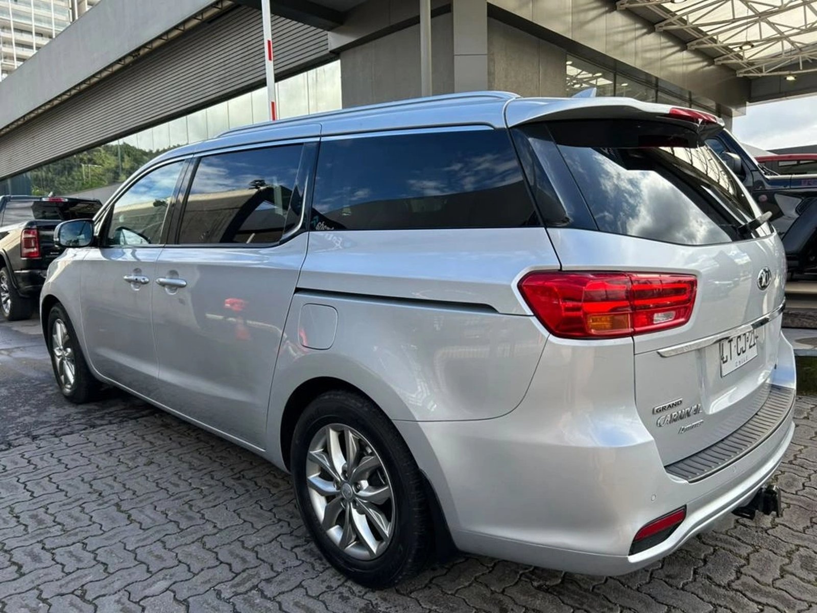 Kia GRAND CARNIVAL 2.2 AUT 2020 - Foto 4 de 17