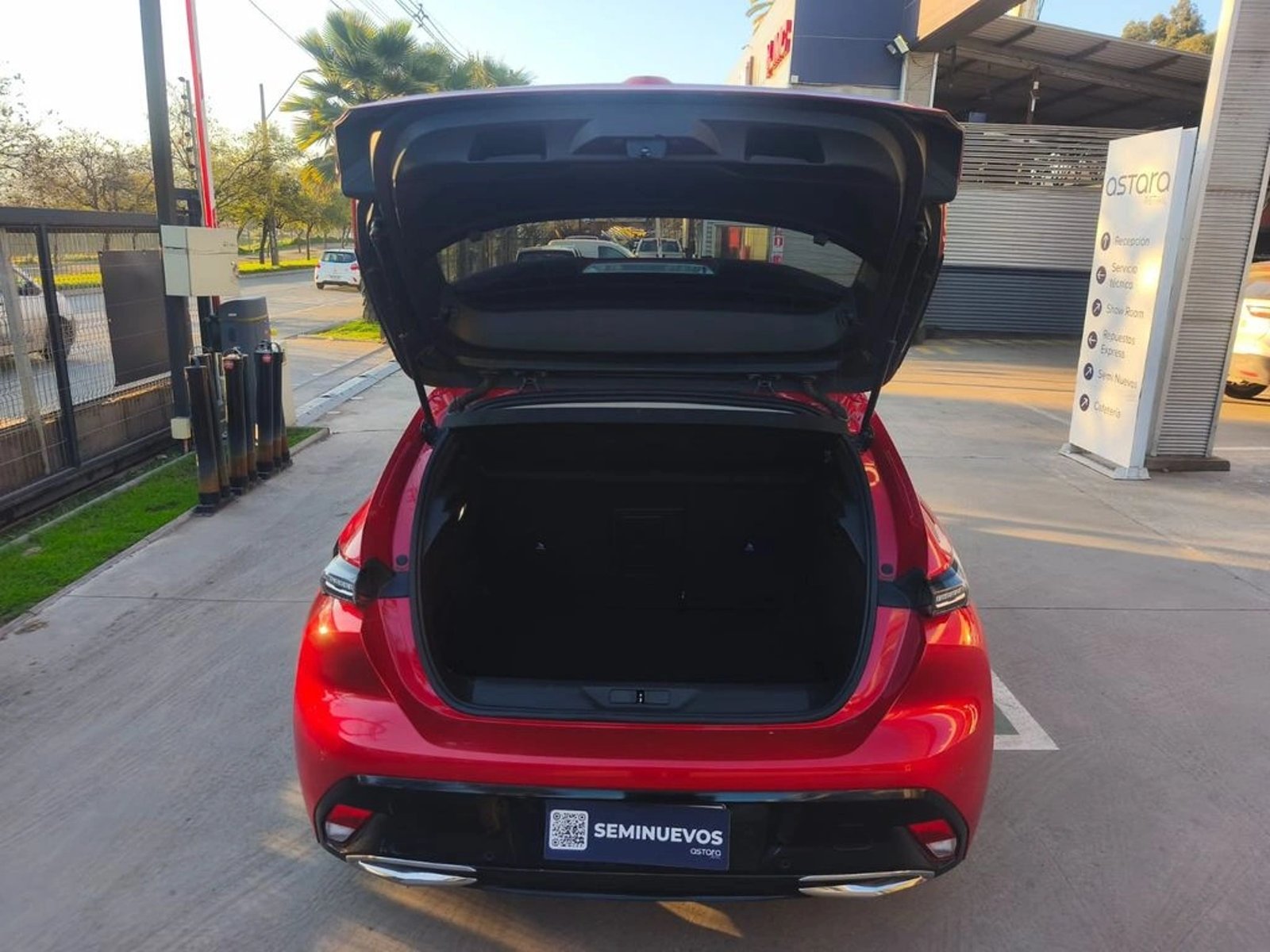 Peugeot 308 ALLURE AT DIESEL 2024 - Imagen 8 de 20