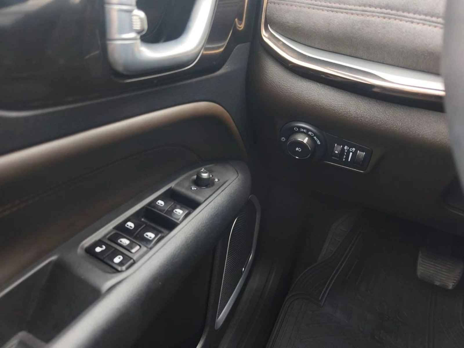 Jeep COMMANDER OVERLAND 4X4 2.0 AUT DIESEL 2023 - Imagen 14 de 20