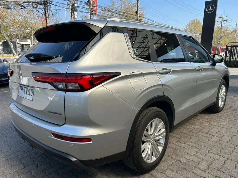 Mitsubishi OUTLANDER GL 2.5 AUT 2024 - Imagen 6 de 16