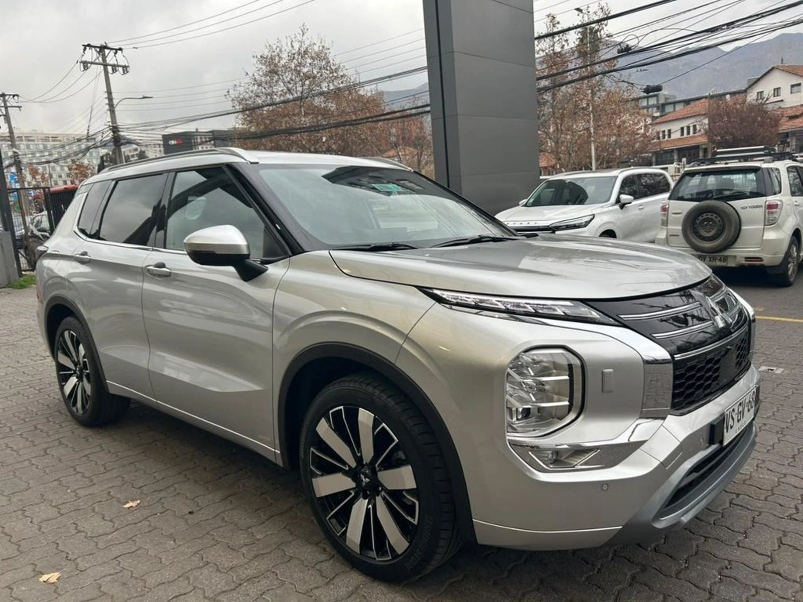 Mitsubishi OUTLANDER 2.5 GLS LIMITED 4X4 AT 2026 - Foto 4 de 17
