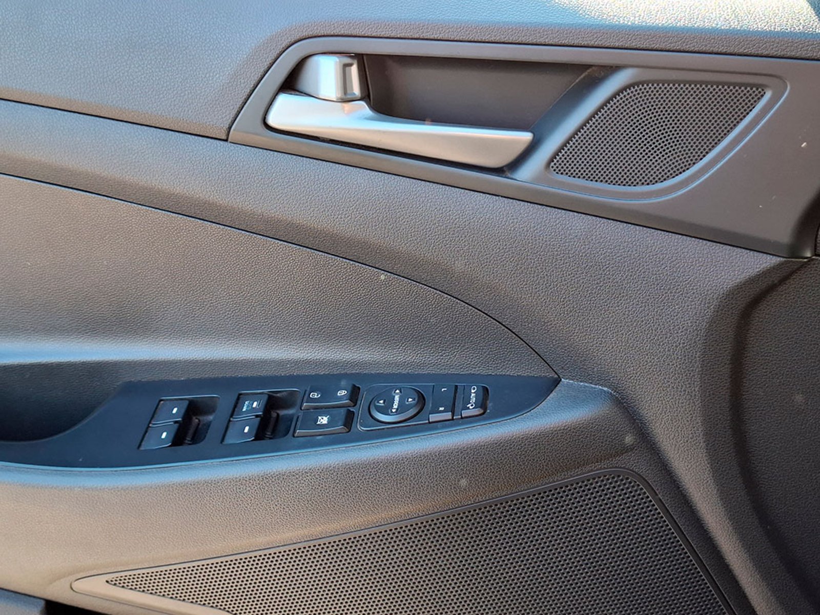 Hyundai TUCSON 2.0 PLUS DIESEL 4X2 AT 5P 2018 - Imagen 20 de 20