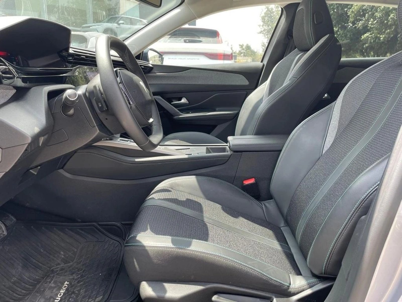 Peugeot 308 1.2 ALLURE PACK PURETECH 130 4X2 EAT8 5P 2024 - Imagen 9 de 20