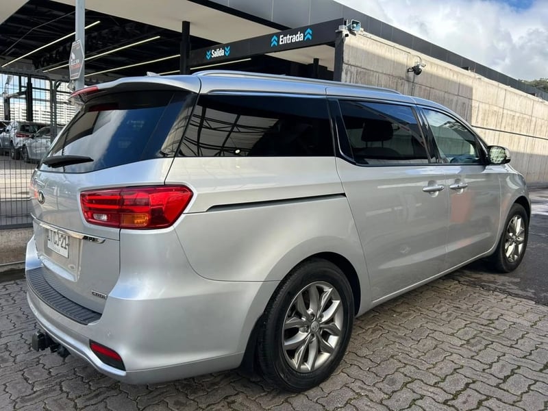 Kia GRAND CARNIVAL 2.2 AUT 2020 - Imagen 6 de 17