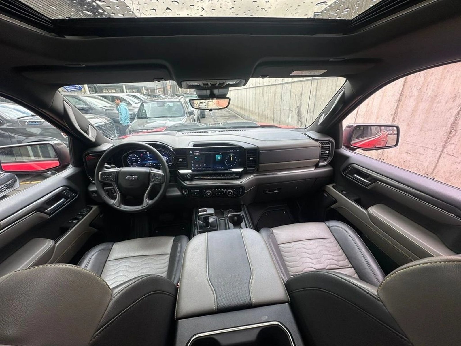 Chevrolet SILVERADO 6.2 ZR2 4X4 AT 4P 2024 - Imagen 9 de 15