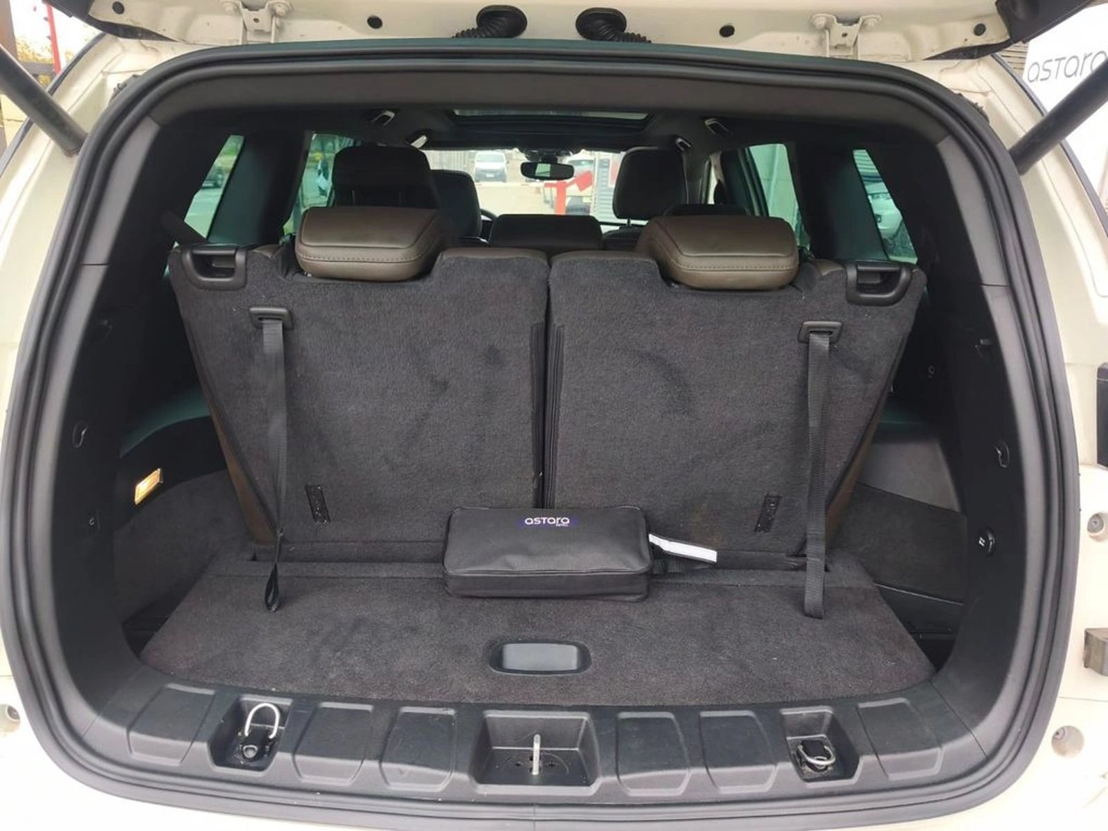 Jeep COMMANDER OVERLAND 4X4 2.0 AUT DIESEL 2023 - Imagen 9 de 20