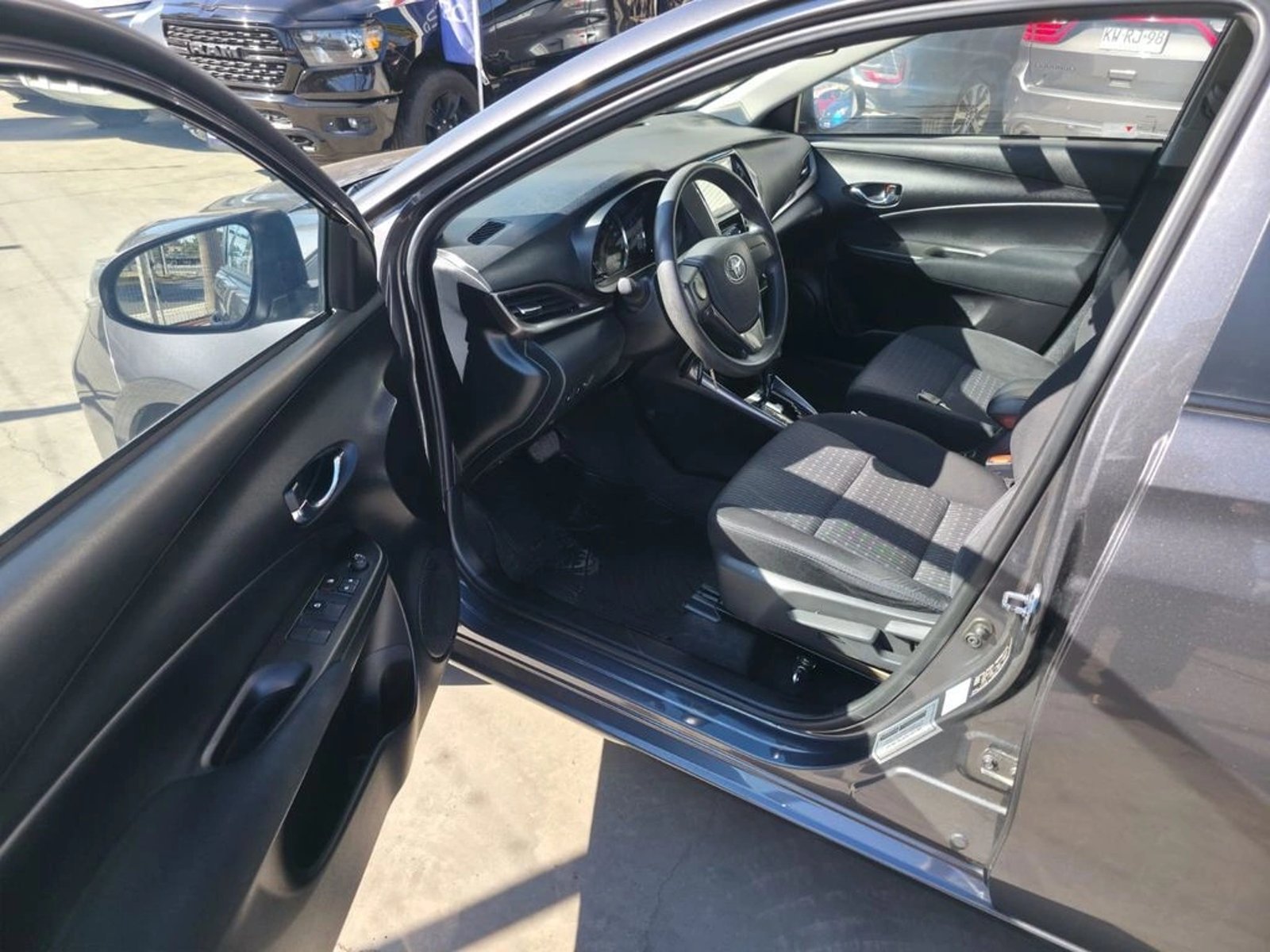 TOYOTA YARIS 2022 - Imagen 10 de 20