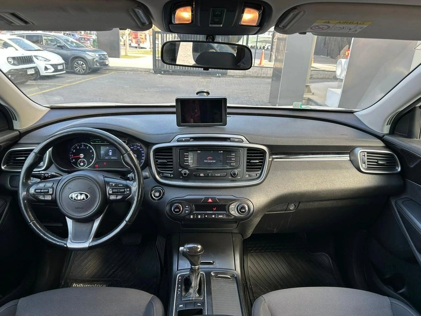 KIA SORENTO 2017 - Imagen 9 de 17