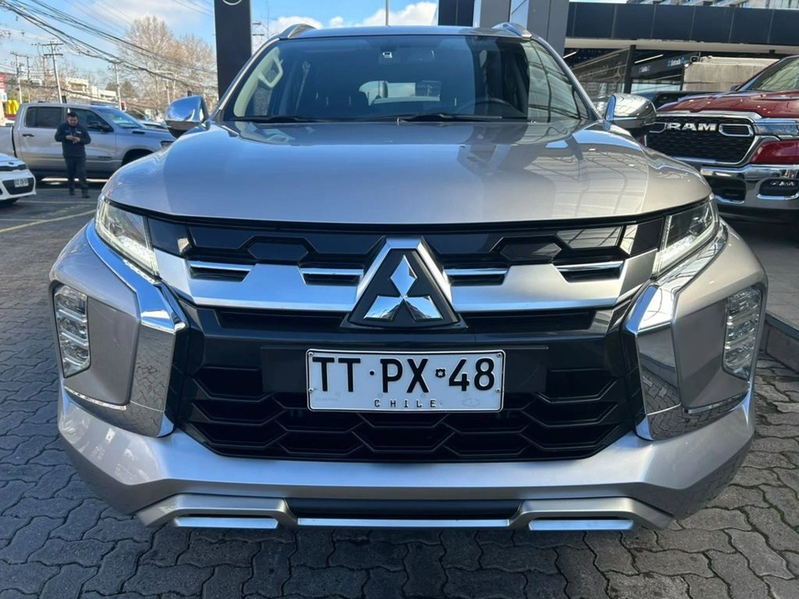 Mitsubishi MONTERO SPORT 4X2 3.0 AUT 2025 - Foto 3 de 17