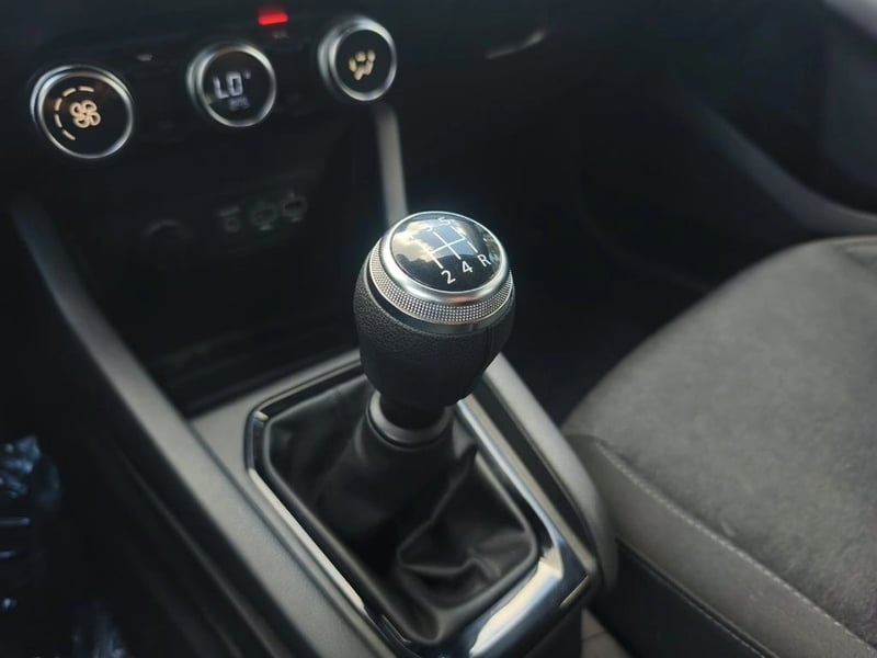 Renault CLIO IV INTENS 1.0T MT 2023 - Imagen 13 de 20