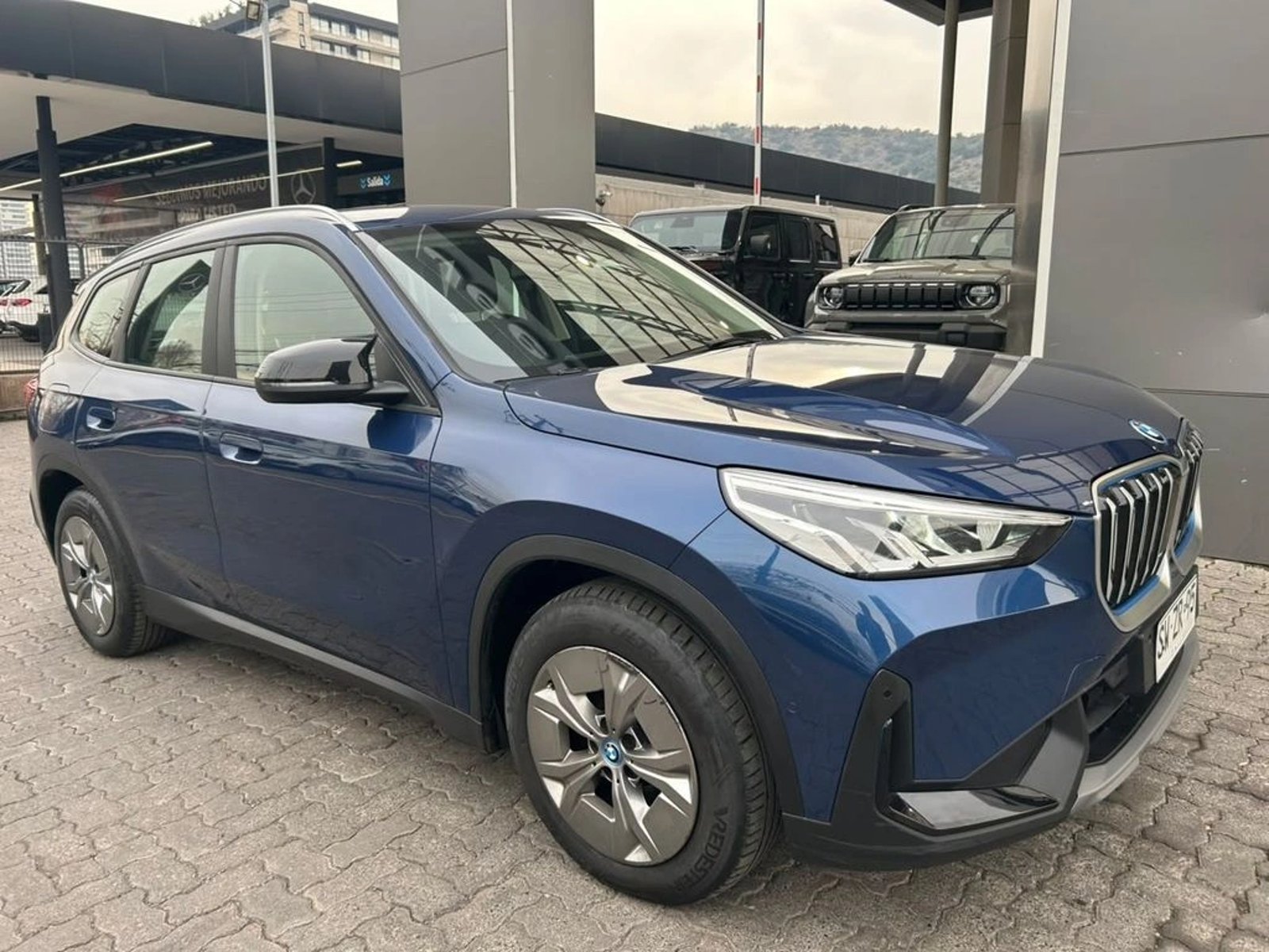 BMW IX1 0.0 XDRIVE40 SUITE AT 4X4 ELECTRICO 2023 - Imagen 4 de 16