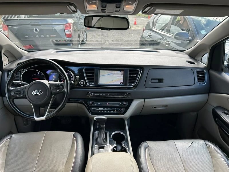 Kia GRAND CARNIVAL 2.2 AUT 2020 - Imagen 13 de 17