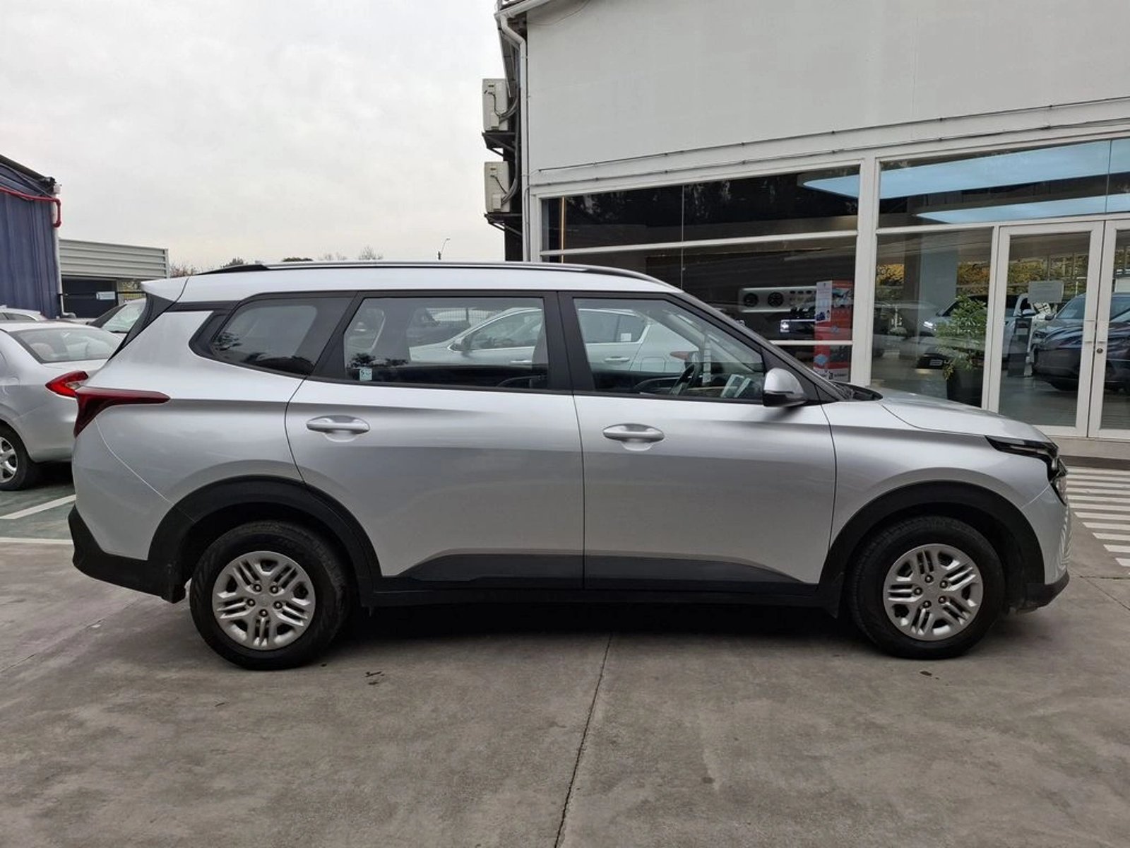 Kia CARENS 1.5L LX 4X2 6MT 5P 2025 - Imagen 7 de 20