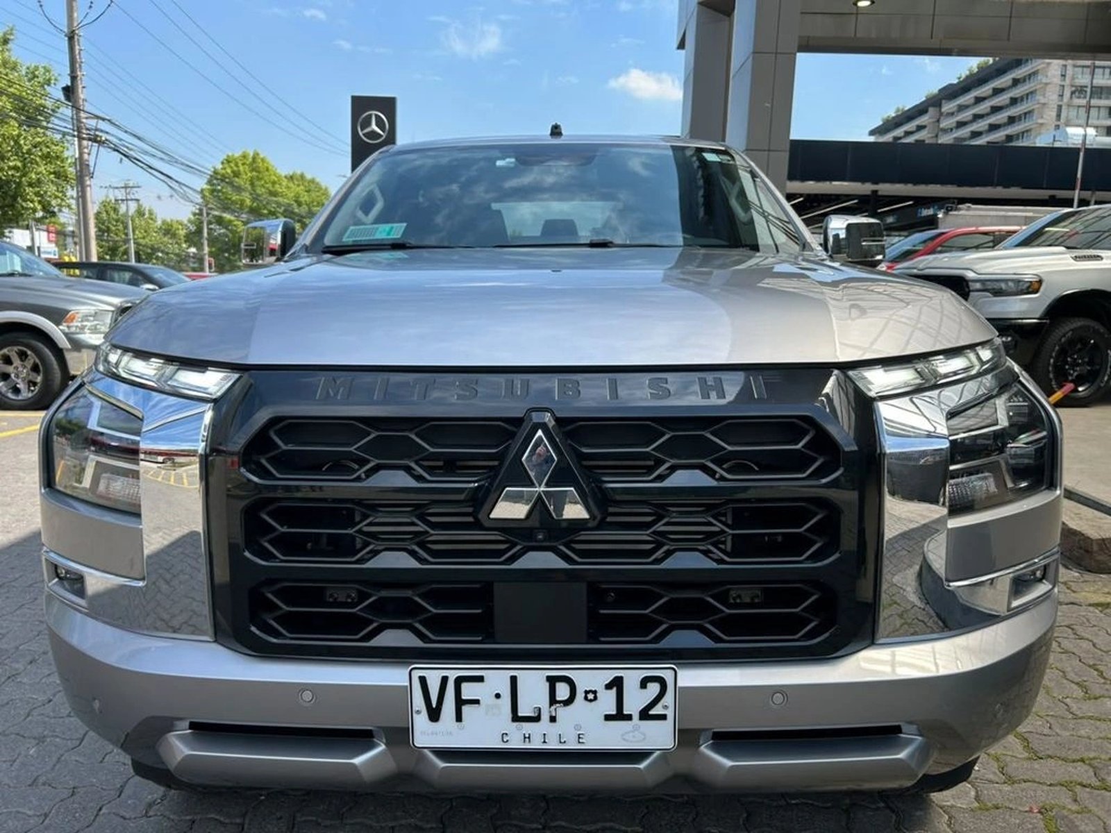 Mitsubishi L200 DAKAR XR 4X4 2.4 AUT 2025 - Foto 2 de 16