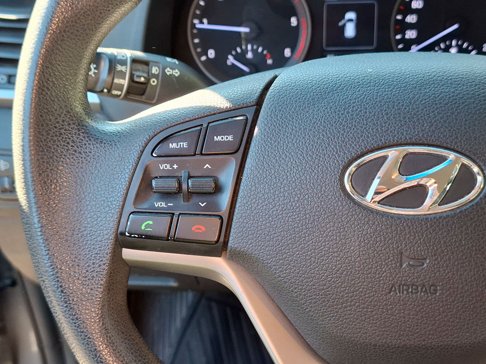 Hyundai TUCSON 2.0 PLUS DIESEL 4X2 AT 5P 2018 - Imagen 13 de 20