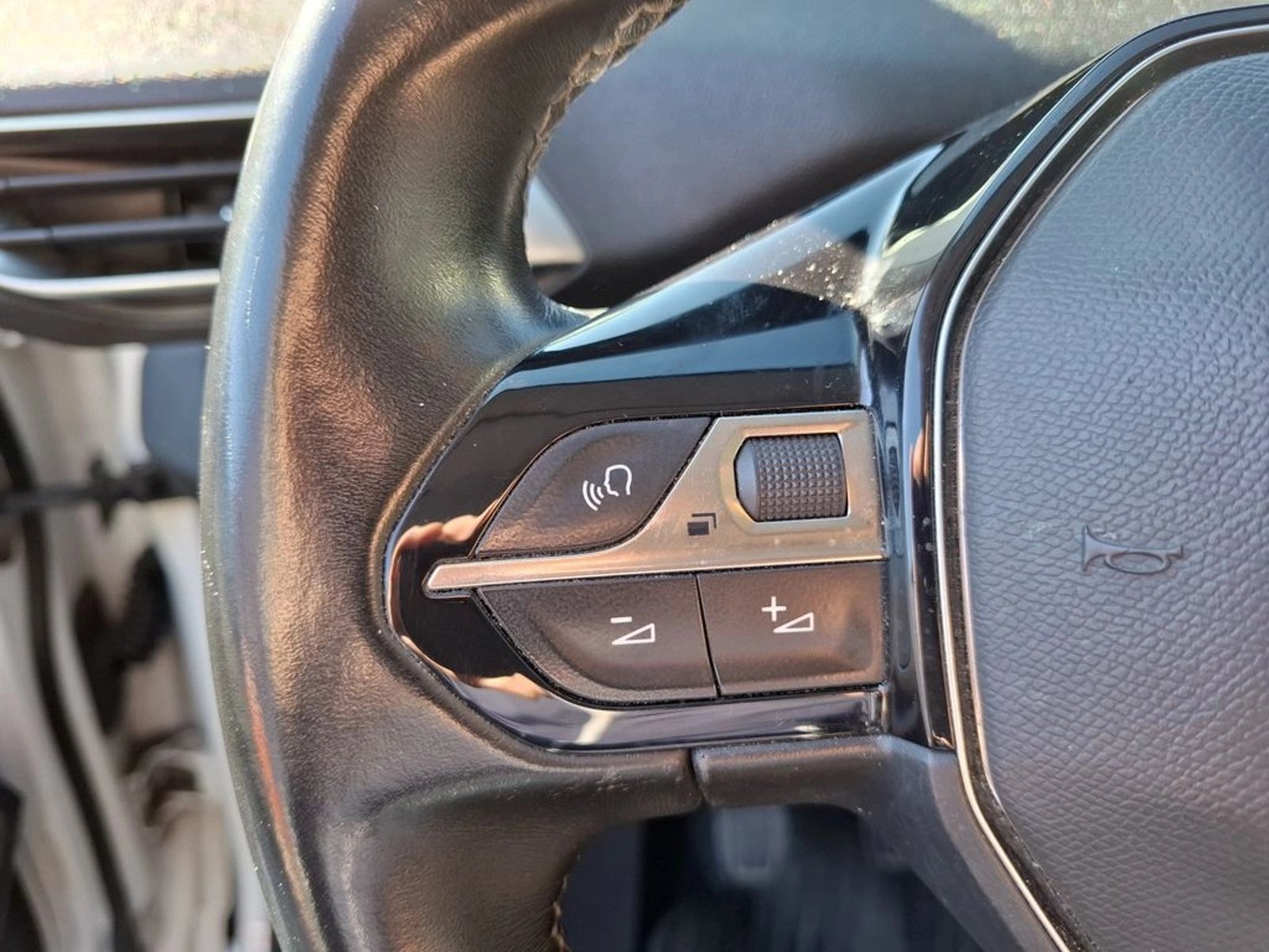 Peugeot 3008 ACTIVE BLUEHDI 1.5 2019 - Imagen 17 de 20