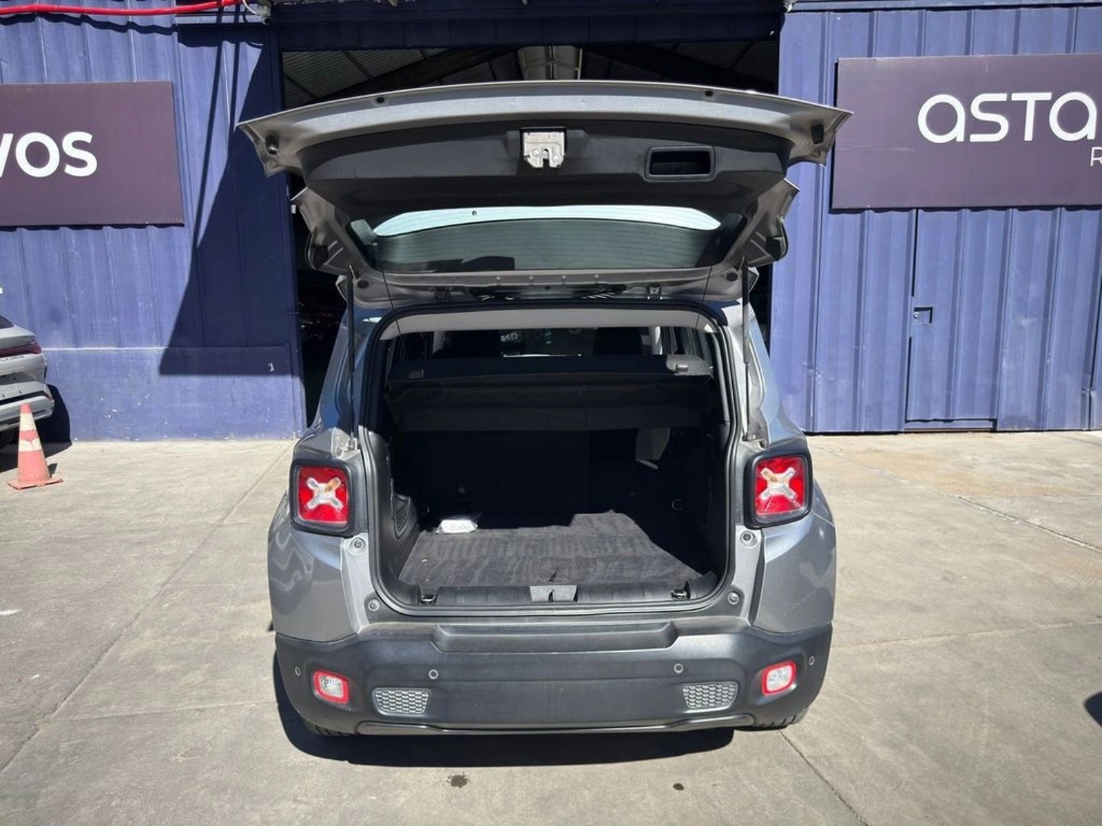 JEEP RENEGADE 2023 - Imagen 18 de 20