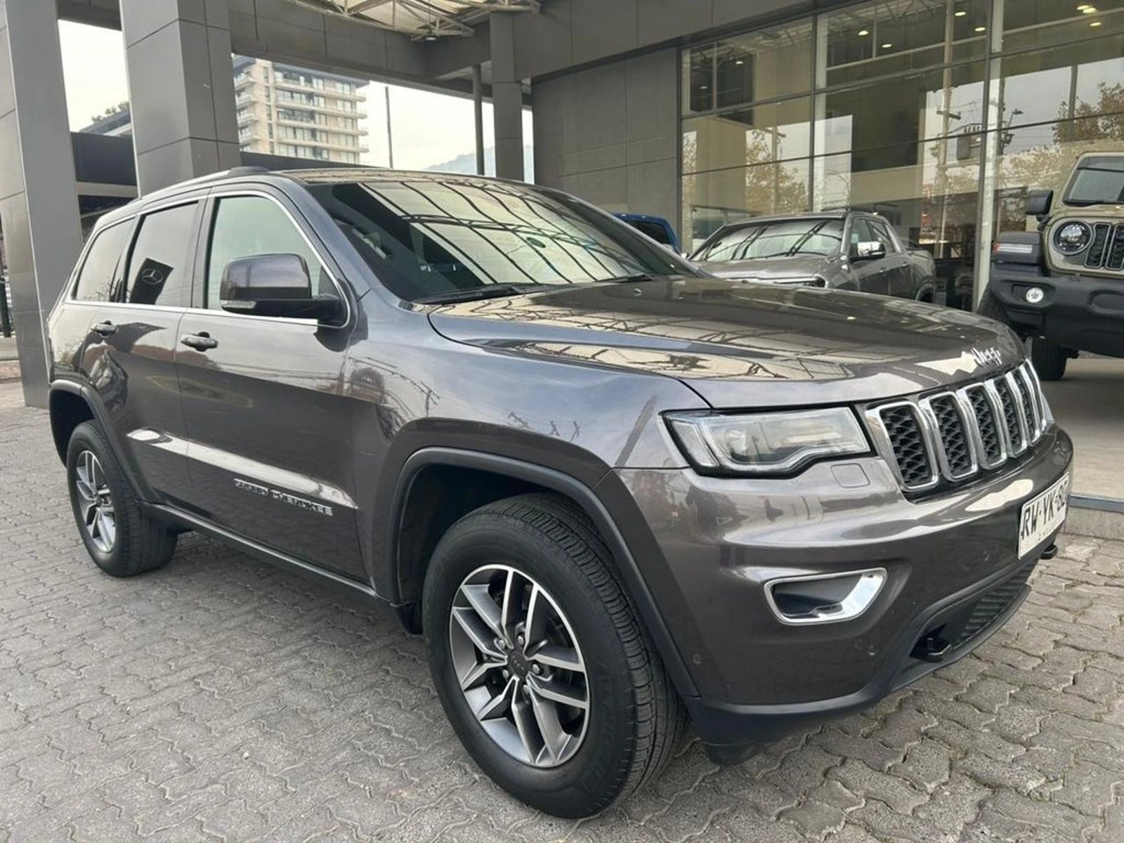 Jeep GRAND CHEROKEE 3.6 LAREDO AT 2022 - Foto 4 de 17