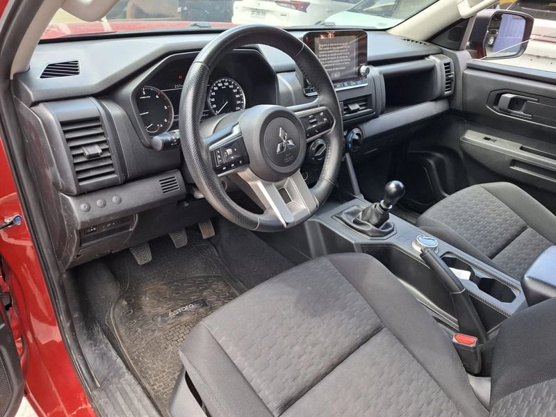 Mitsubishi L200 KATANA XRT 4X4 2.4 2024 - Imagen 13 de 20
