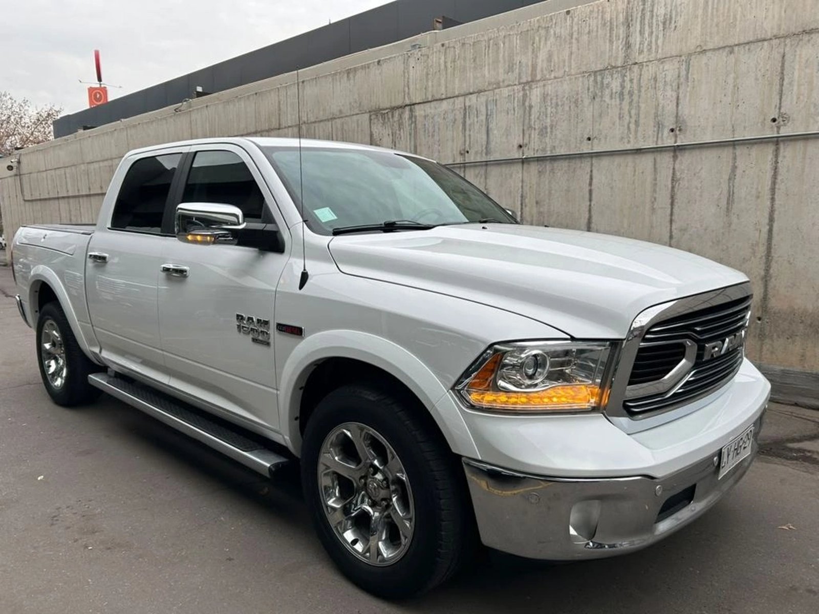 RAM 1500 3.0 LARAMIE TURBO DIESEL 4X4 CREW CAB DOB. CAB. AT 4P 2020 - Imagen 4 de 17