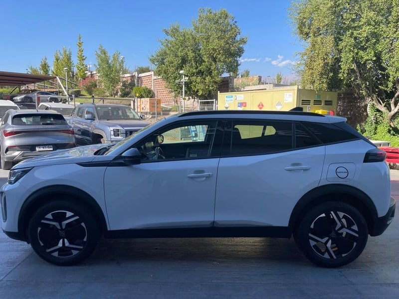 Peugeot 2008 1.2 ALLURE PACK PURETECH 130 AT 2024 - Imagen 9 de 20