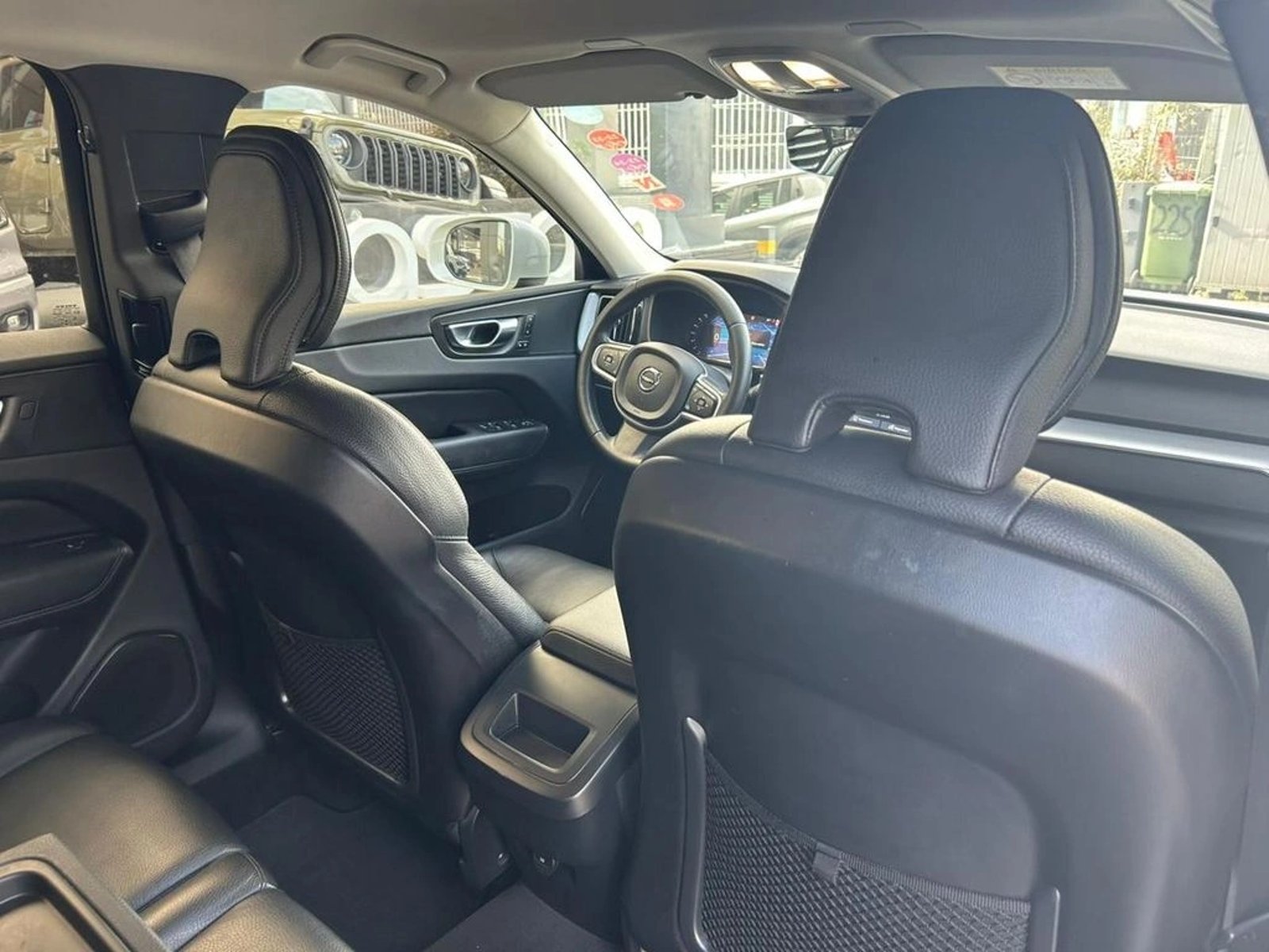 VOLVO XC60 2022 - Imagen 12 de 17