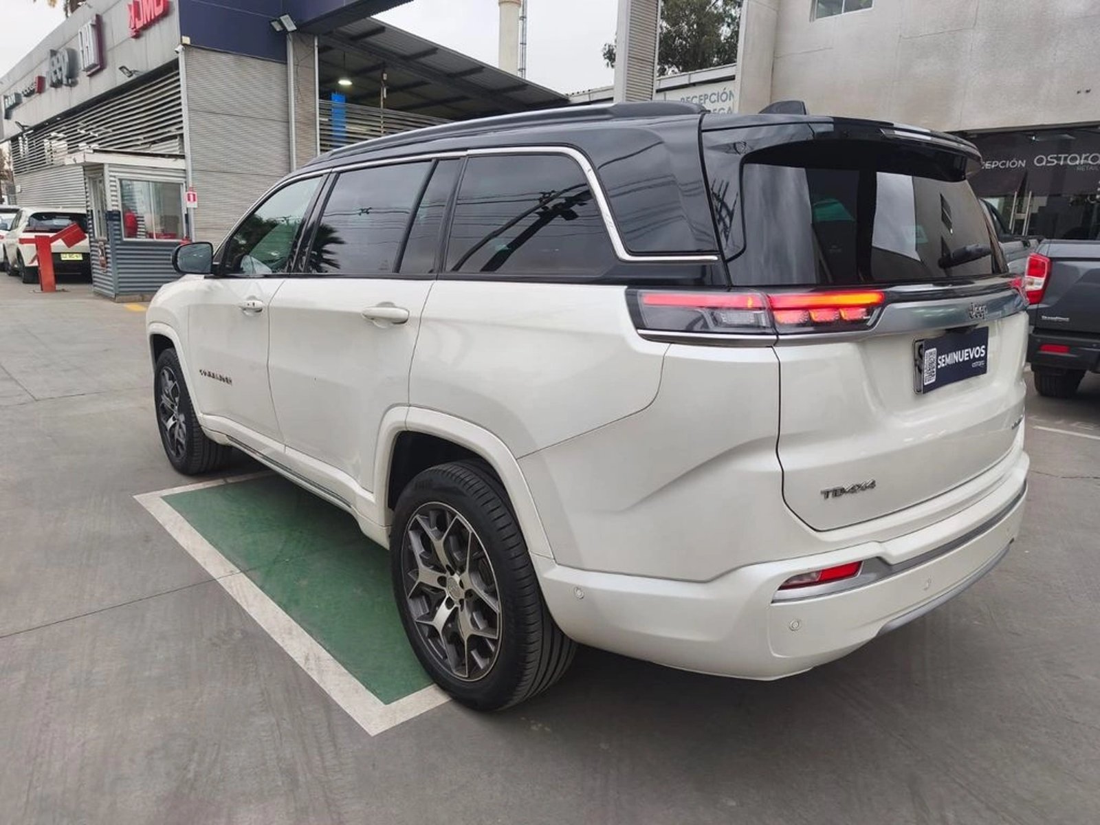 Jeep COMMANDER OVERLAND 4X4 2.0 AUT DIESEL 2023 - Imagen 11 de 20