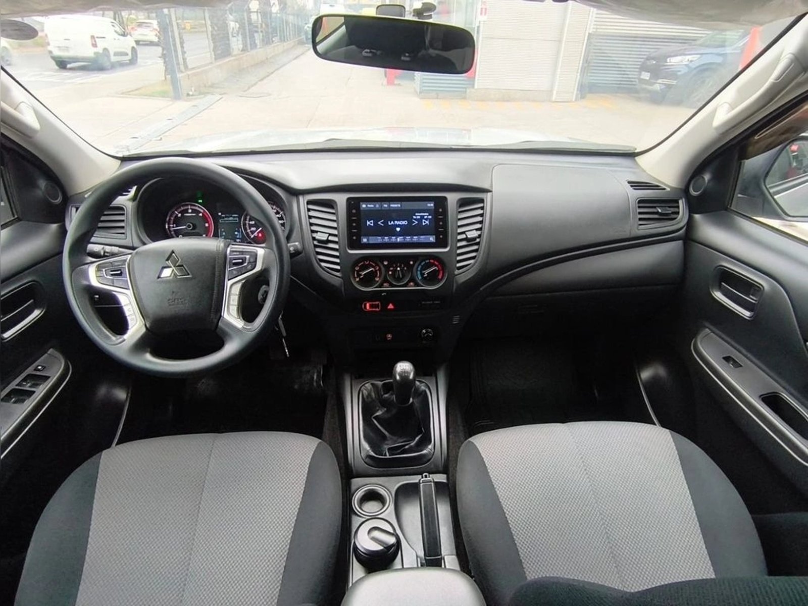 Mitsubishi L200 L200 WORK 2.2 4X2 MT 2024 - Imagen 15 de 20