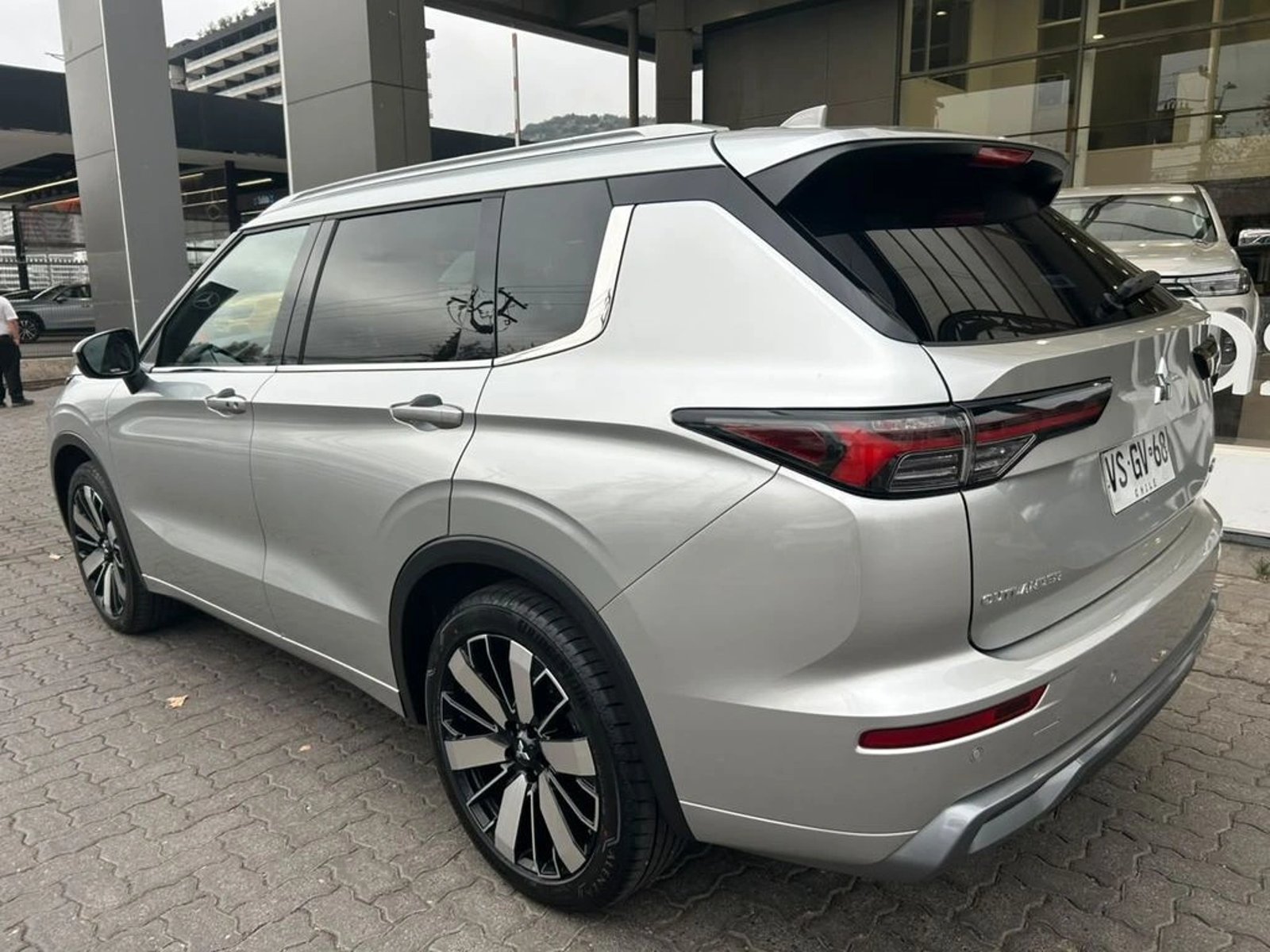 Mitsubishi OUTLANDER 2.5 GLS LIMITED 4X4 AT 2026 - Imagen 7 de 17