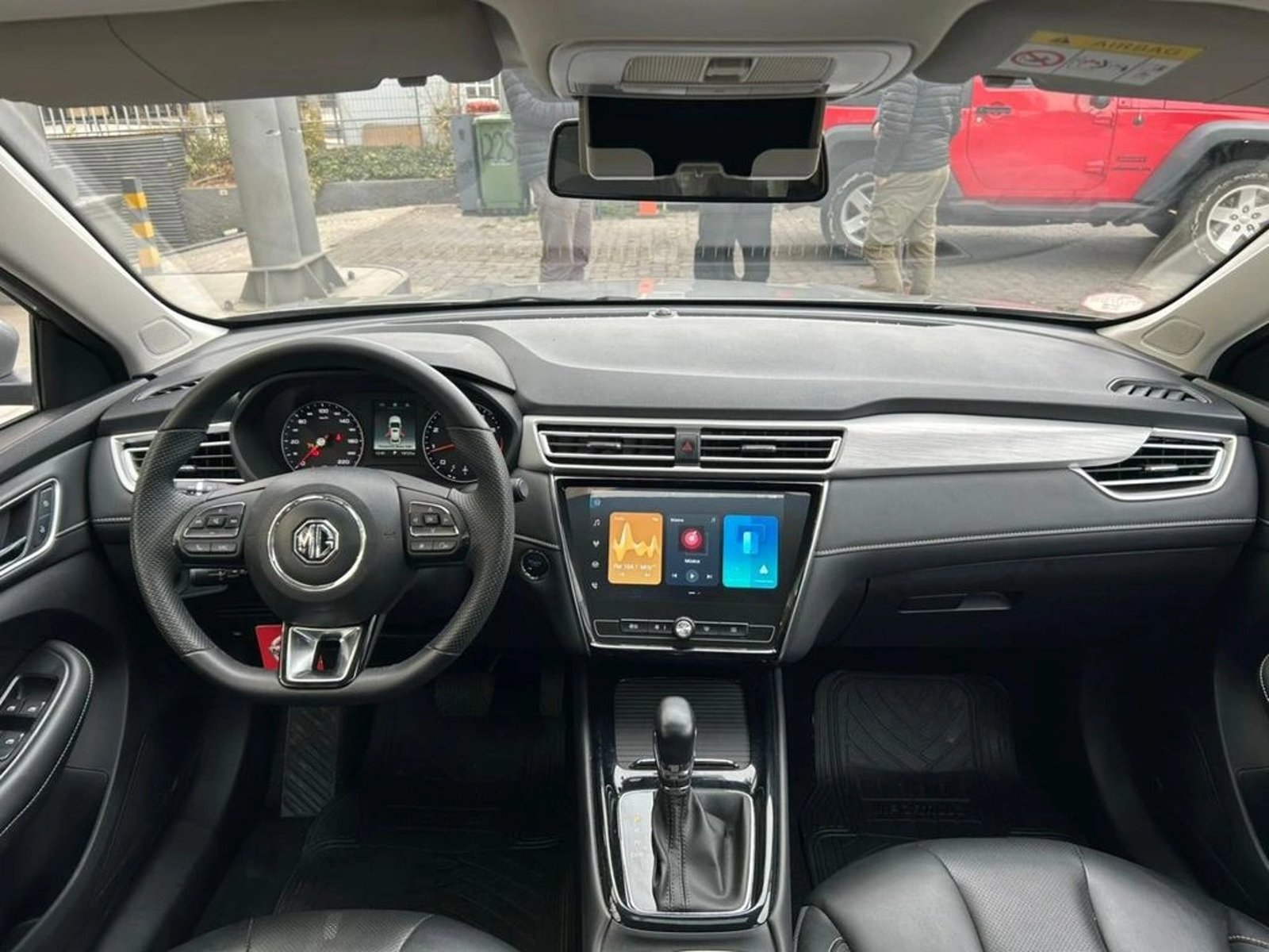 MG 5 1.5 DLX MT 2025 - Imagen 10 de 17