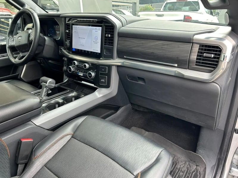 Ford F-150 LARIAT LUX 4X4 5.0 AUT 2025 - Imagen 7 de 14