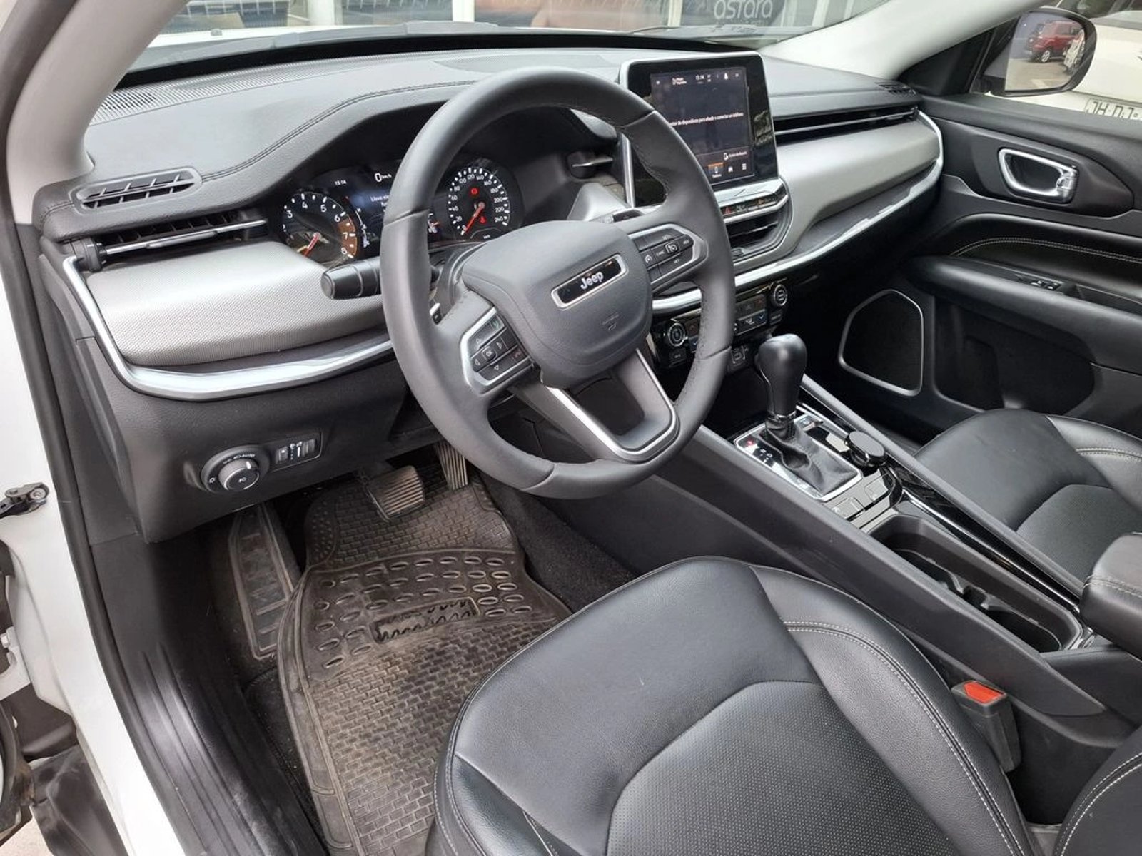 JEEP COMPASS 1.3 LONGITUDE 4X2 AT 5P 2024 - Imagen 14 de 20