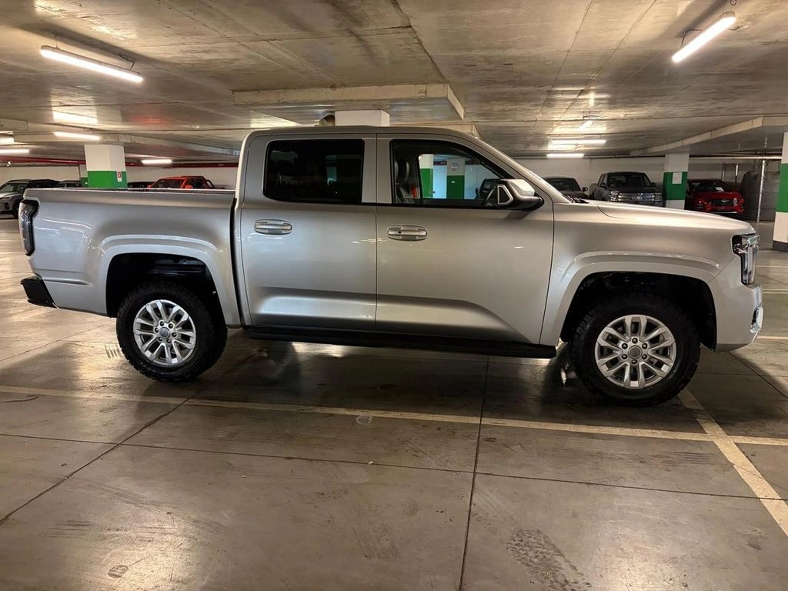 JMC GRAND AVENUE 2.3T DIESEL 4X4 DOB. CAB. AT 4P 2024 - Foto 4 de 16