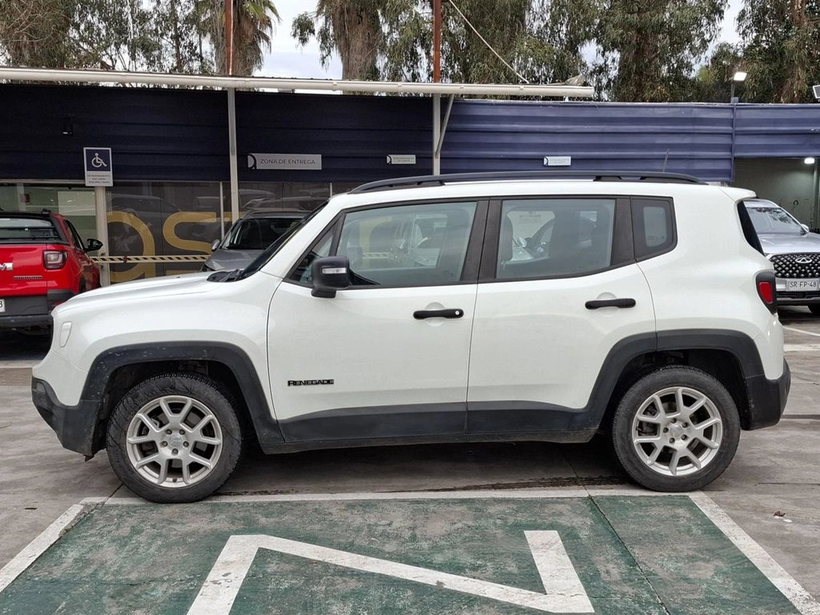 Jeep RENEGADE AT 1.8 2022 - Imagen 6 de 20