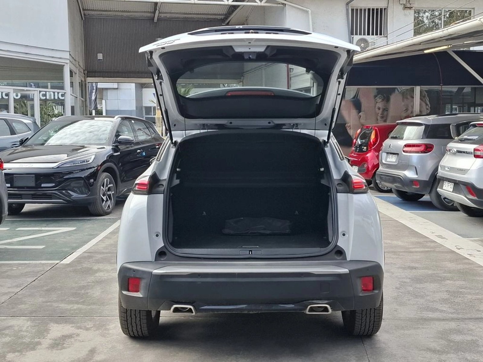 PEUGEOT 2008 1.2 ALLURE PACK PURETECH 130 4X2 AT 5P 2024 - Imagen 10 de 20