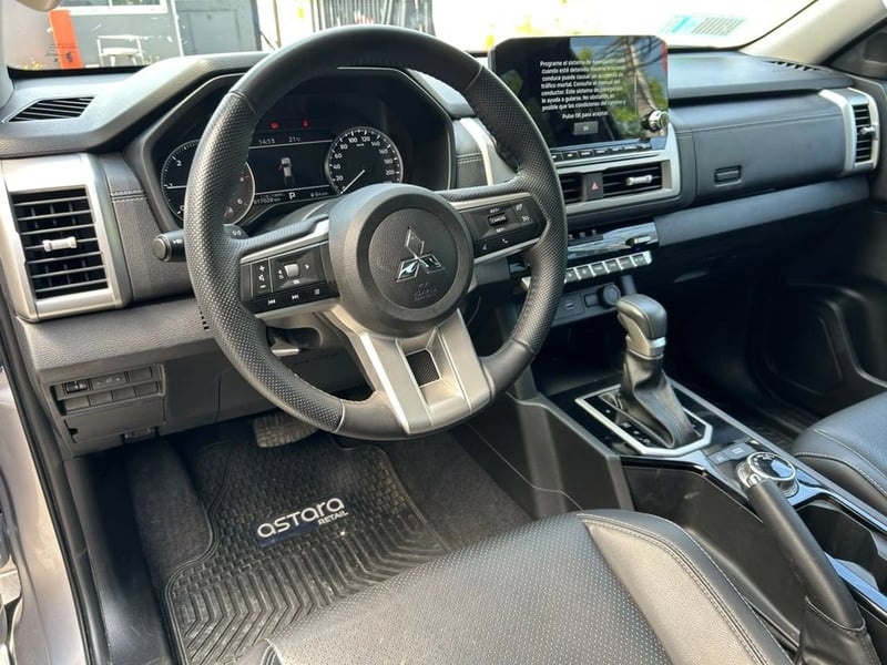 Mitsubishi L200 DAKAR XR 4X4 2.4 AUT 2025 - Imagen 11 de 16