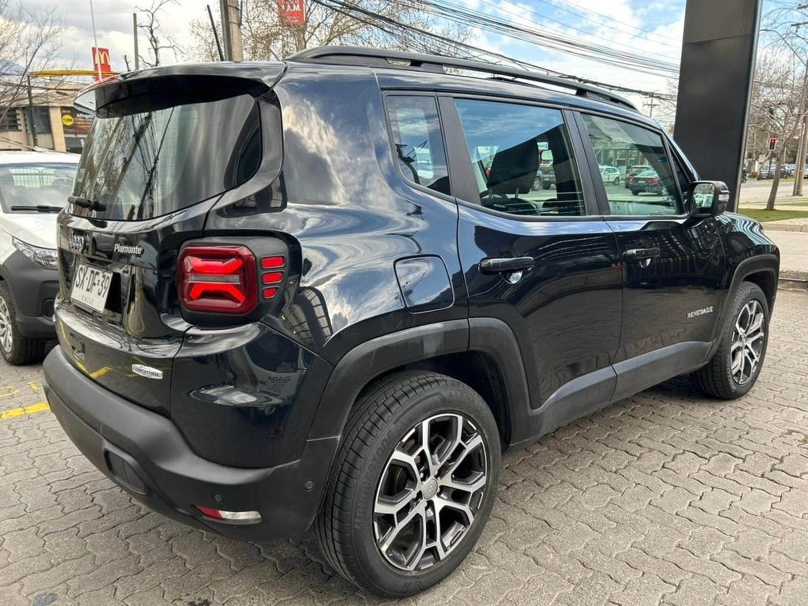 Jeep RENEGADE 1.3T LONGITUDE 4X2 AT 5P 2023 - Imagen 6 de 11
