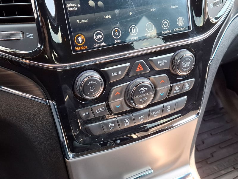 Jeep GRAND CHEROKEE 3.6 LIMITED 4X4 AT 5P 2022 - Imagen 17 de 20