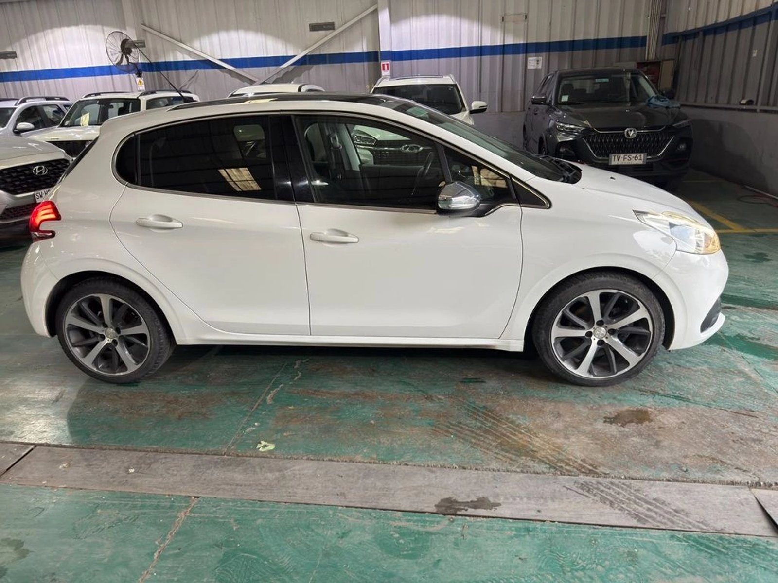 Peugeot 208 1.2 ALLURE PACK 4X2 110HP AT6 5P 2018 - Foto 5 de 20