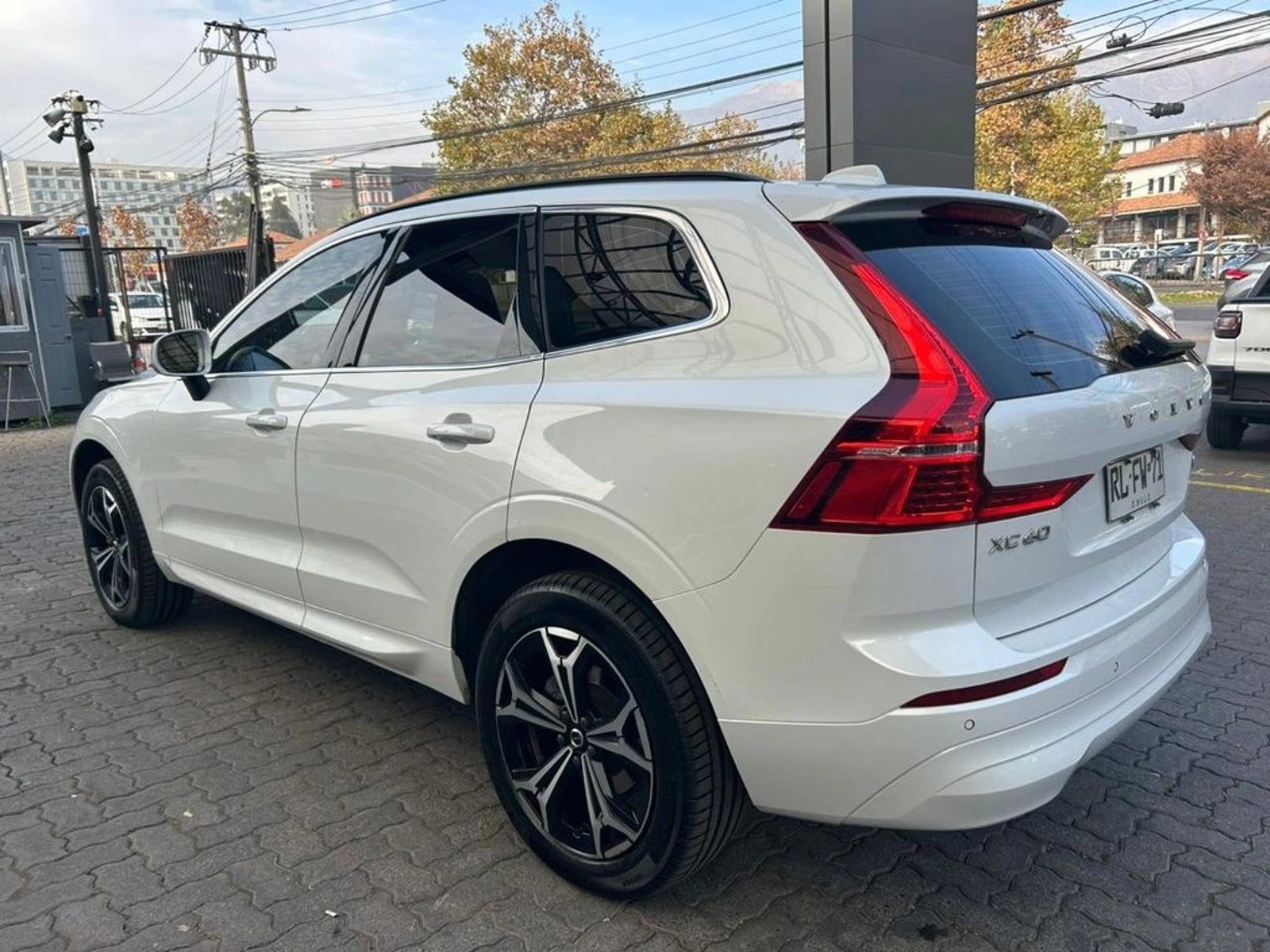 VOLVO XC60 2022 - Imagen 7 de 17
