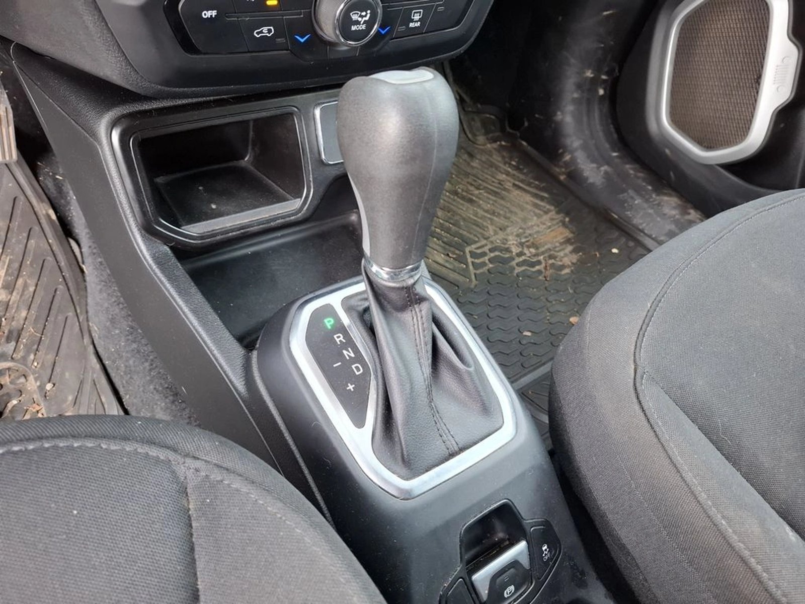 Jeep RENEGADE AT 1.8 2022 - Imagen 19 de 20