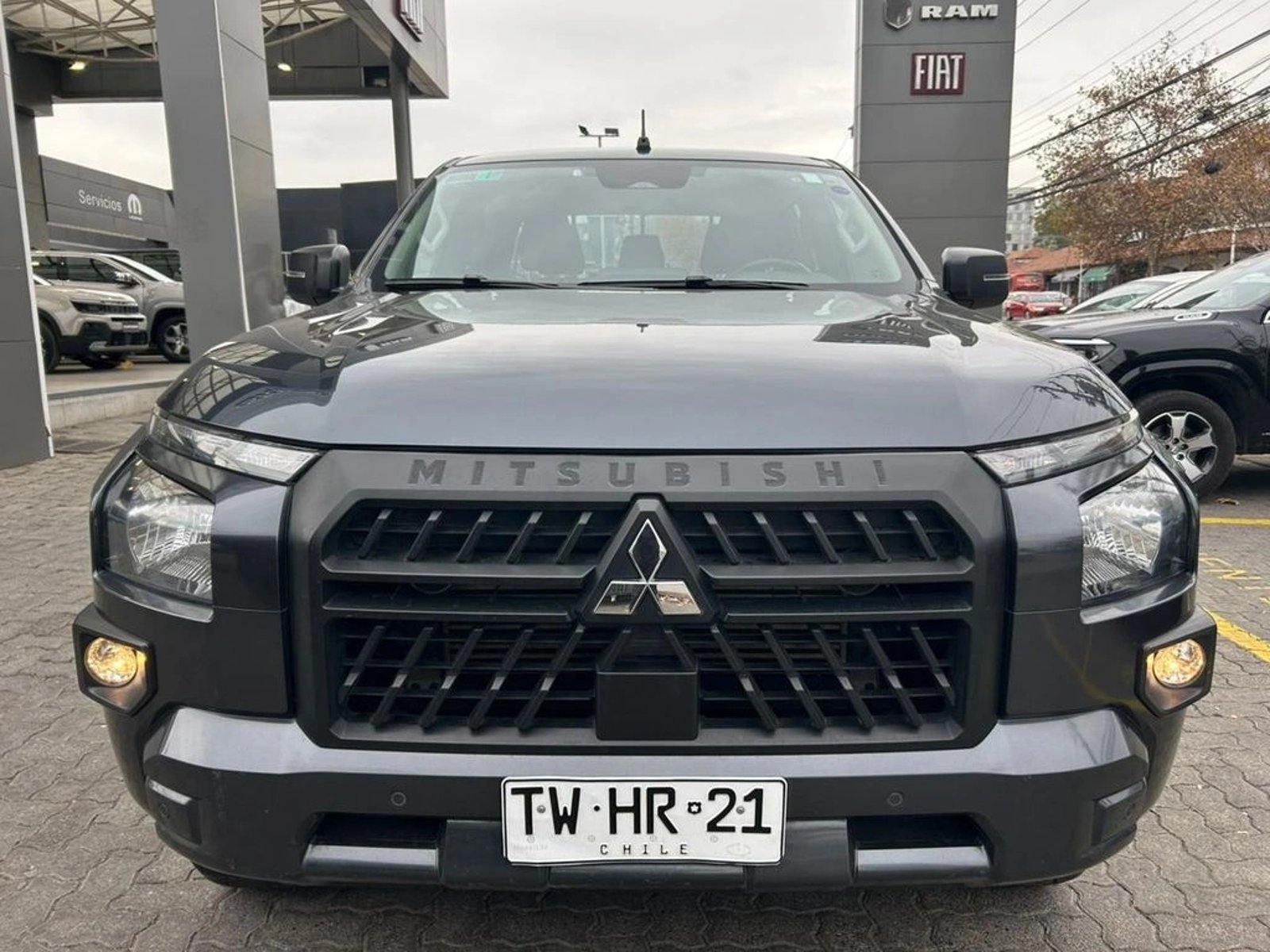 Mitsubishi L200 2.4 KATANA XRT MT 4X4 DIESEL 2025 - Imagen 3 de 17