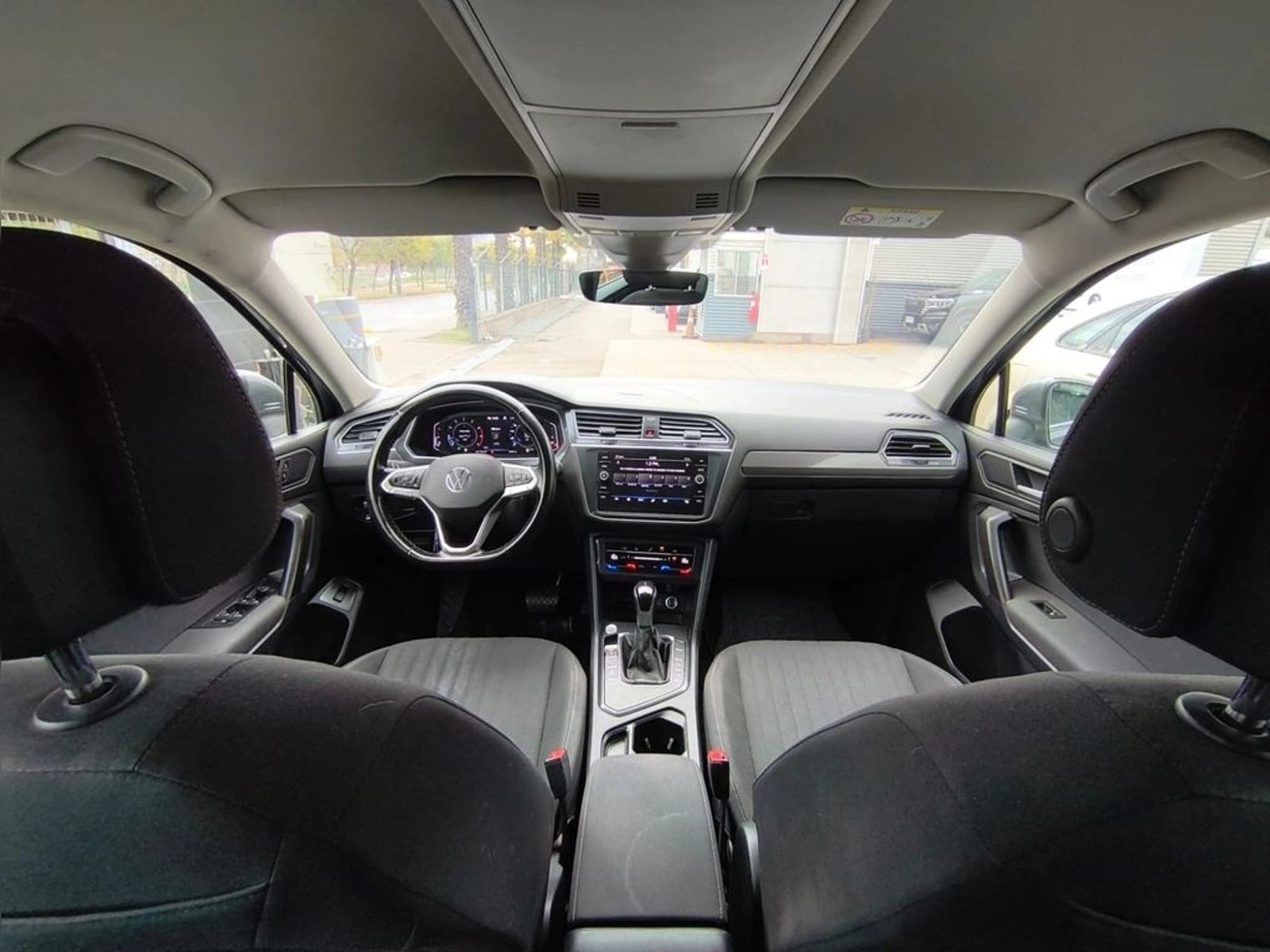 Volkswagen TIGUAN 1.4 TSI COMFORTLINE 7A 2022 - Imagen 14 de 20