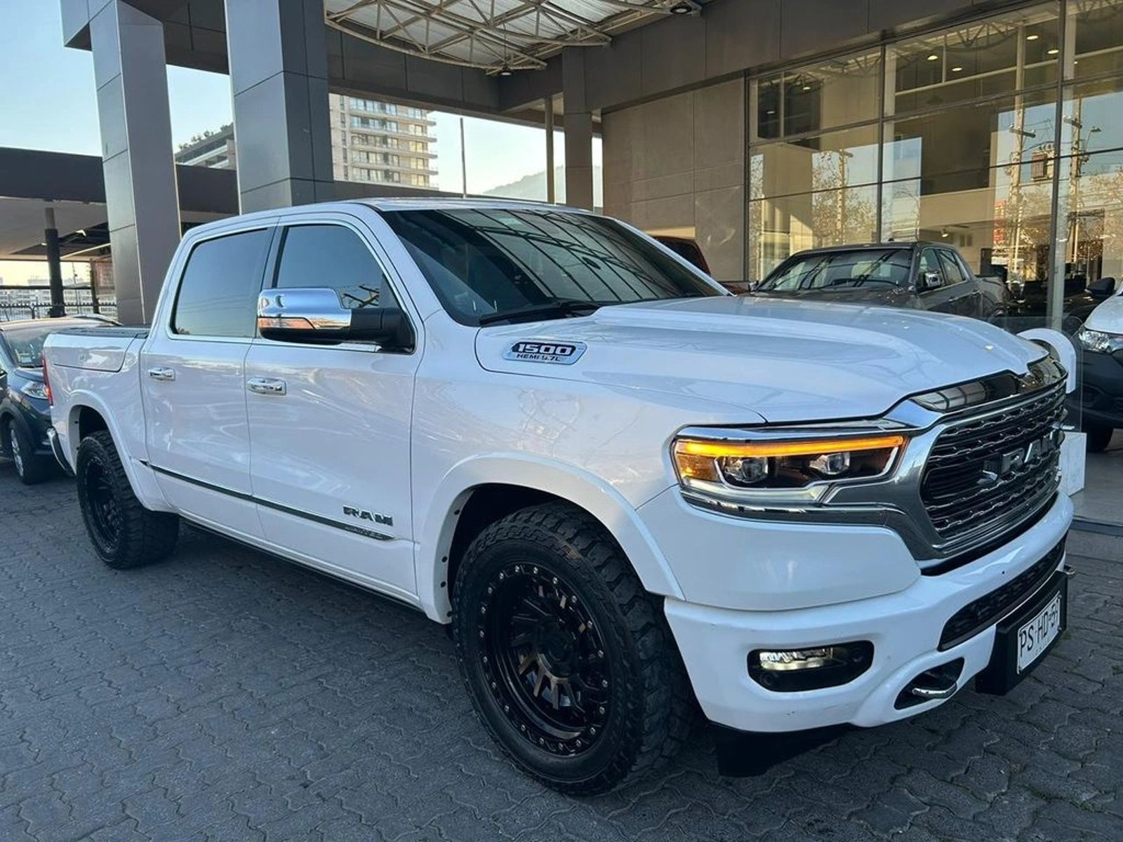 RAM 1500 5.7 LIMITED 4X4 AT 4P 2021 - Foto 4 de 17