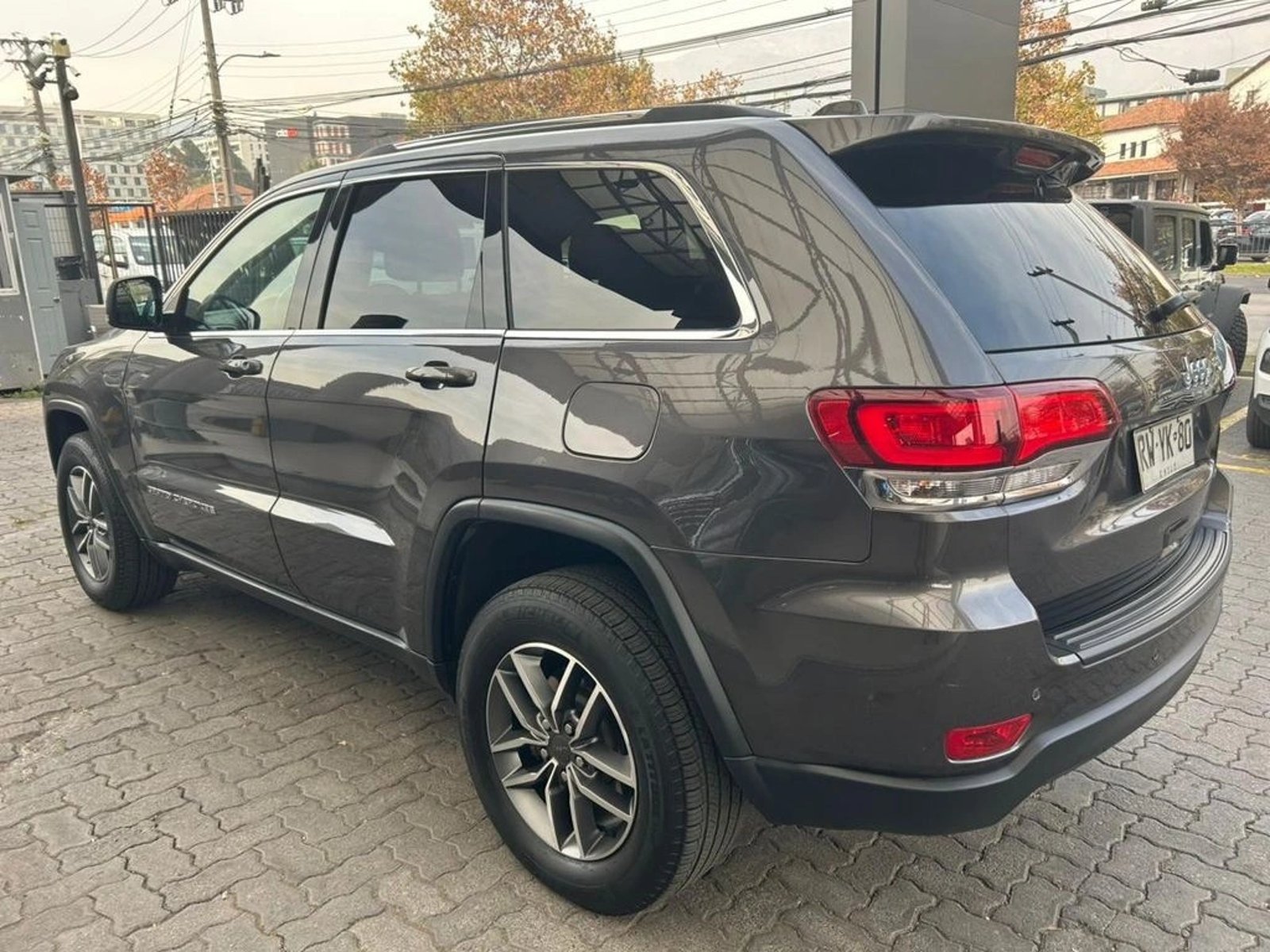 Jeep GRAND CHEROKEE 3.6 LAREDO AT 2022 - Foto 5 de 17