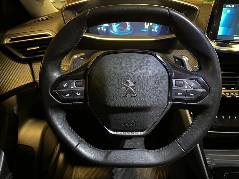 Peugeot 2008 1.5 ALLURE BLUEHDI DIESEL 4X2 130 AT 5P 2021 - Imagen 12 de 17