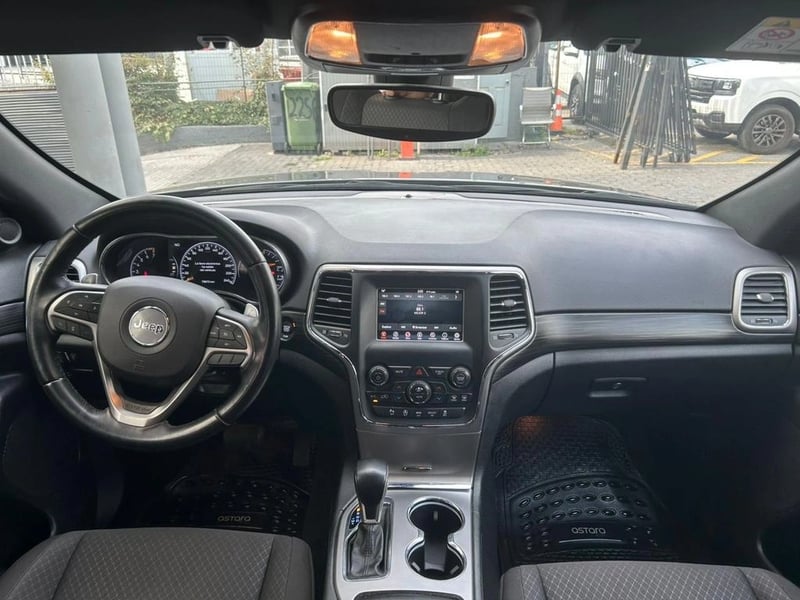 Jeep GRAND CHEROKEE 3.6 LAREDO AT 2022 - Imagen 12 de 17
