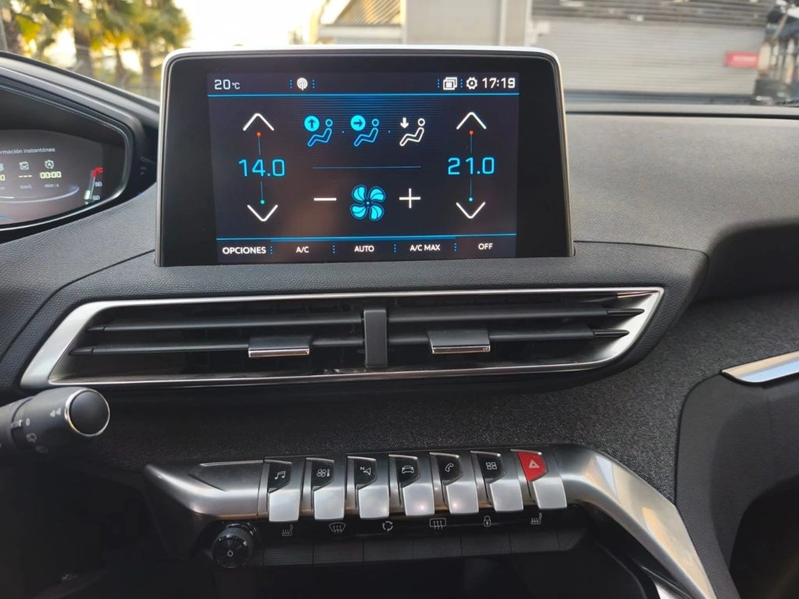 Peugeot 3008 ALLURE BLUEHDI 1.5 2019 - Imagen 17 de 20