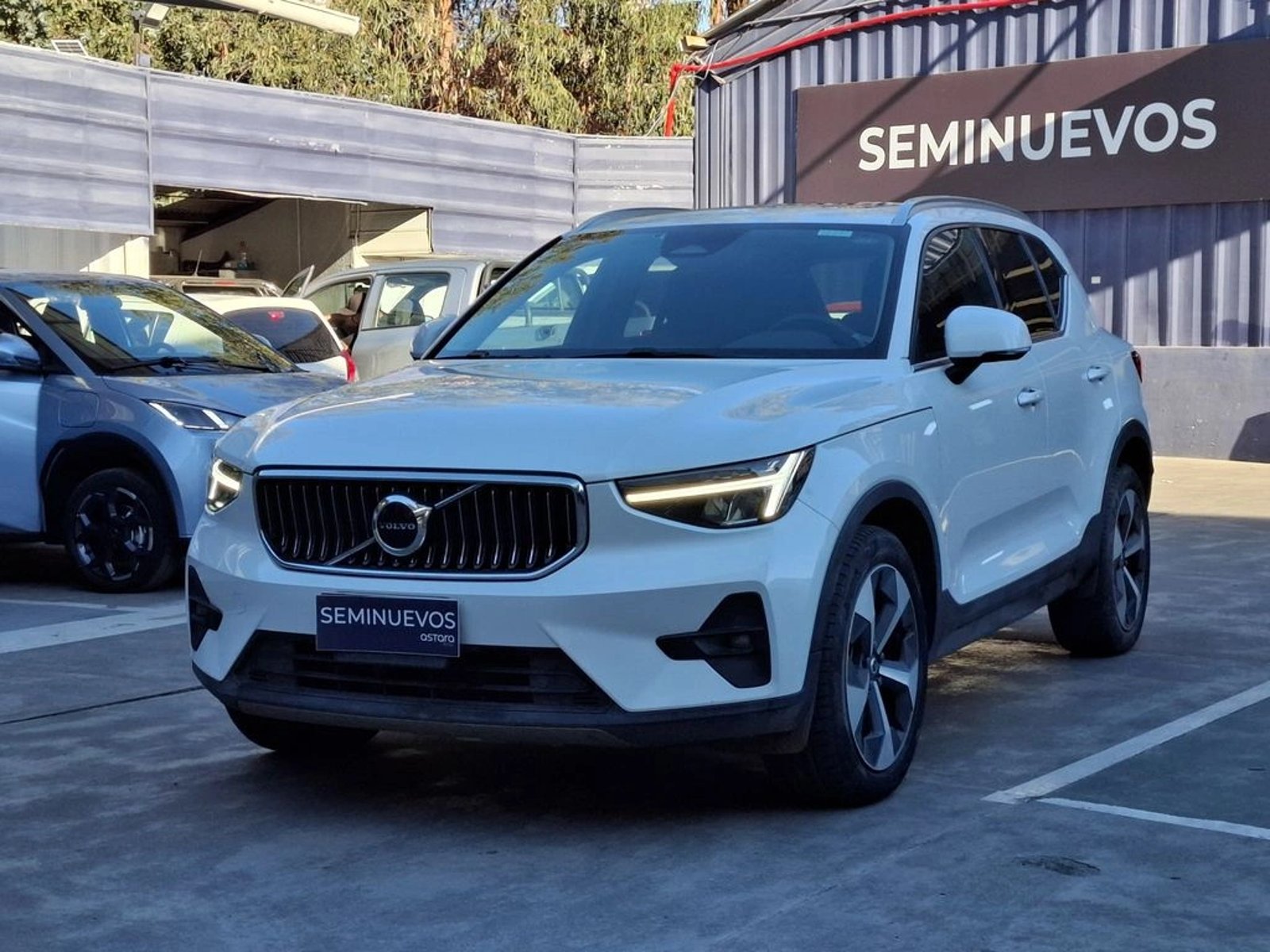 Volvo XC40 2.0 B4 ULTIMATE FWD AT 5P 2023 - Foto 2 de 20