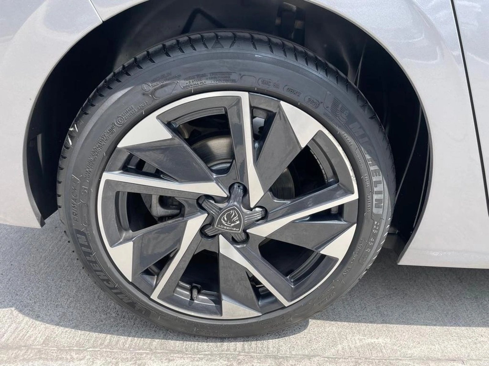 Peugeot 308 1.2 ALLURE PACK PURETECH 130 4X2 EAT8 5P 2024 - Imagen 7 de 20
